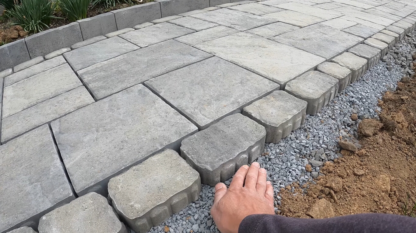 High-quality decorative concrete paver patio with professional edging in Metairie, LA